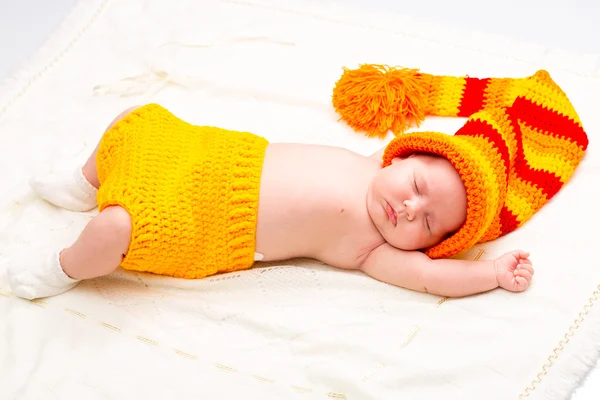 Recém-nascido pequena menina dormindo — Fotografia de Stock