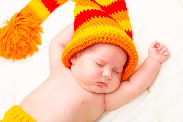 Yeni doğan küçük bebek kız uyku — Stok fotoğraf