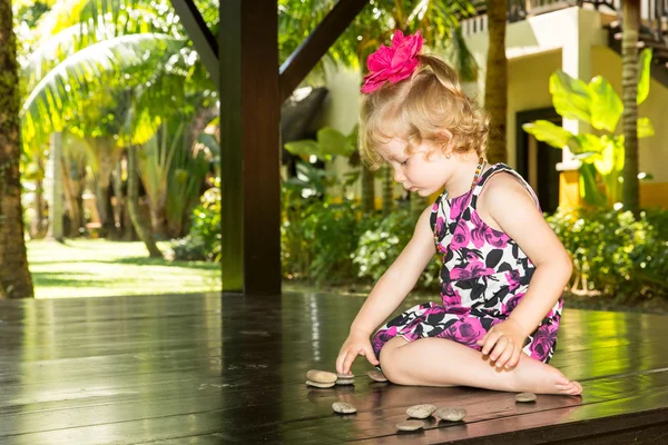 Schattig meisje kind — Stockfoto