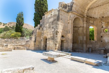 Manastır (friary) Yunanistan Crete Adası'nda Messara Vadisi'nde. Messara - en büyük düz Girit'te olduğunu