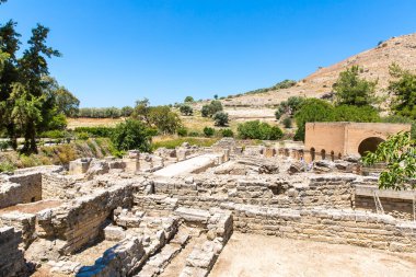 Manastır (friary) Yunanistan Crete Adası'nda Messara Vadisi'nde. Messara - en büyük düz Girit'te olduğunu