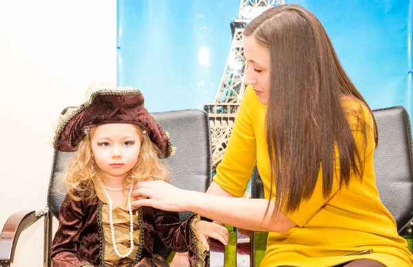 Little girl child dressed as pirate for Halloween with mom. Kid in carnival costumes for Christmas — Stock Photo, Image