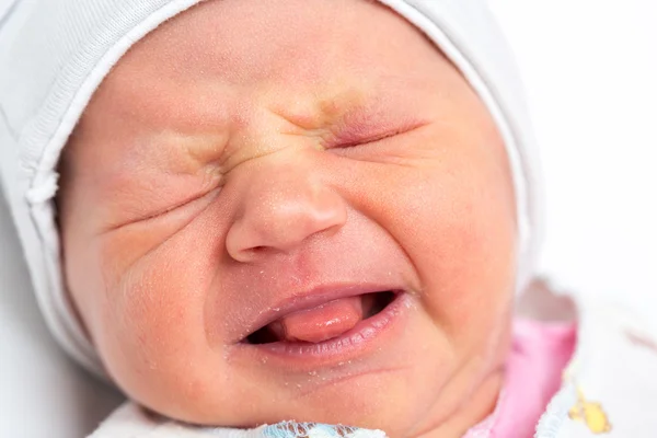 Ein nettes neugeborenes kleines Mädchen schläft. Nutzen Sie es für ein Kind, Elternschaft oder Liebeskonzept. — Stockfoto