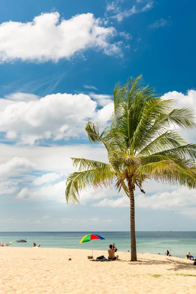 Spiaggia di Karon nell'isola di Phuket Thailandia — Foto Stock