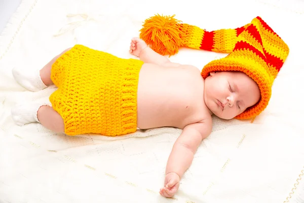 A cute newborn little baby girl sleeping. Use it for a child, parenting or love concept. — Stock Photo, Image