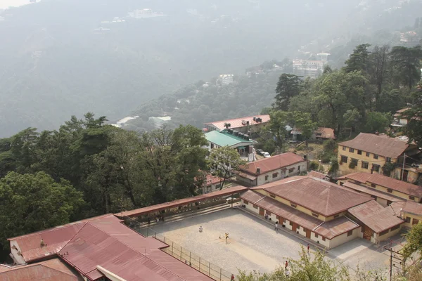 Σχολείο κρίκετ παιχνίδι, Mussoorie, Ινδία — Φωτογραφία Αρχείου