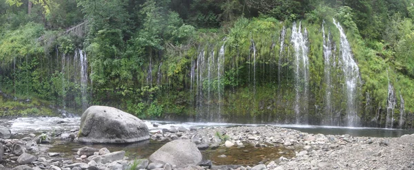 Dunsmuir cai na Califórnia — Fotografia de Stock