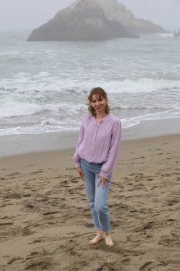 Parktaki Güzel Rus Modelinin Fotoğrafı
