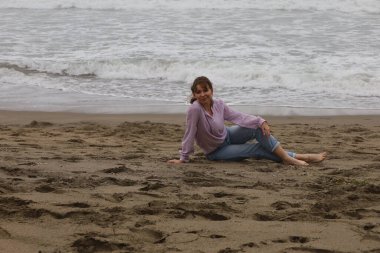 Parktaki Güzel Rus Modelinin Fotoğrafı