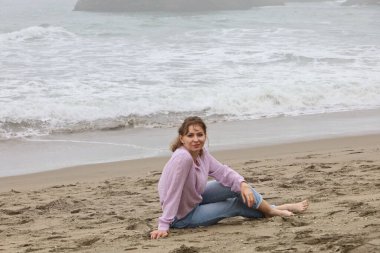 Parktaki Güzel Rus Modelinin Fotoğrafı