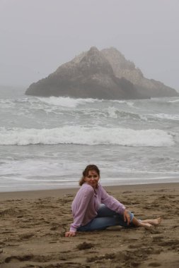 Parktaki Güzel Rus Modelinin Fotoğrafı