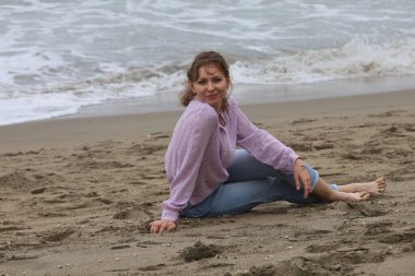 Parktaki Güzel Rus Modelinin Fotoğrafı