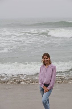 Parktaki Güzel Rus Modelinin Fotoğrafı