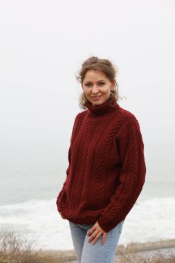 Parktaki Güzel Rus Modelinin Fotoğrafı