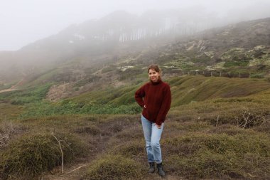 Parktaki Güzel Rus Modelinin Fotoğrafı