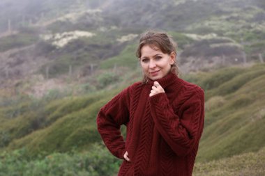 Parktaki Güzel Rus Modelinin Fotoğrafı