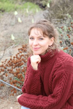 Parktaki Güzel Rus Modelinin Fotoğrafı