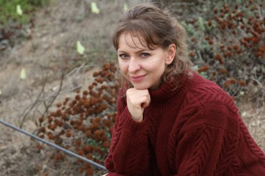 Parktaki Güzel Rus Modelinin Fotoğrafı