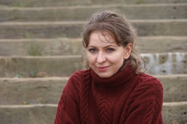 Parktaki Güzel Rus Modelinin Fotoğrafı