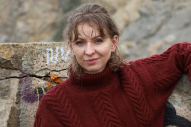 Parktaki Güzel Rus Modelinin Fotoğrafı