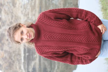 Parktaki Güzel Rus Modelinin Fotoğrafı