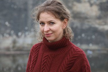 Parktaki Güzel Rus Modelinin Fotoğrafı