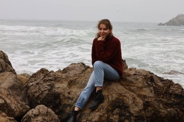 Parktaki Güzel Rus Modelinin Fotoğrafı