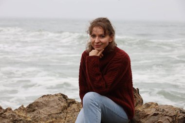 Parktaki Güzel Rus Modelinin Fotoğrafı