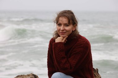 Parktaki Güzel Rus Modelinin Fotoğrafı