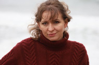 Parktaki Güzel Rus Modelinin Fotoğrafı