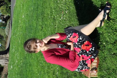 Parktaki Güzel Rus Modelinin Fotoğrafı