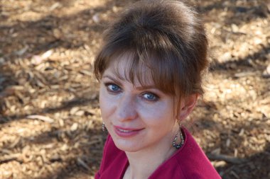 Parktaki Güzel Rus Modelinin Fotoğrafı