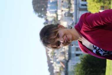 Parktaki Güzel Rus Modelinin Fotoğrafı