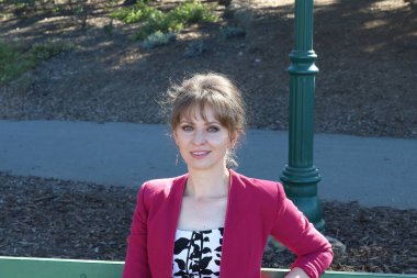 Parktaki Güzel Rus Modelinin Fotoğrafı