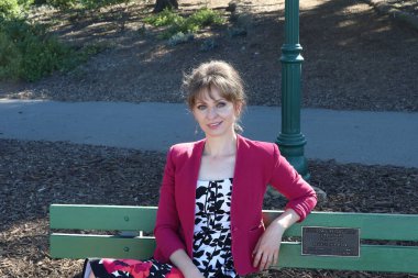 Parktaki Güzel Rus Modelinin Fotoğrafı