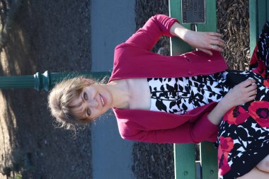 Parktaki Güzel Rus Modelinin Fotoğrafı