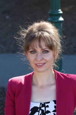 Parktaki Güzel Rus Modelinin Fotoğrafı