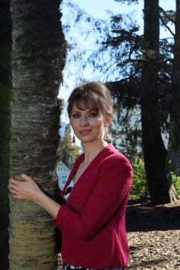 Parktaki Güzel Rus Modelinin Fotoğrafı