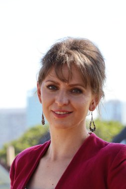 Parktaki Güzel Rus Modelinin Fotoğrafı