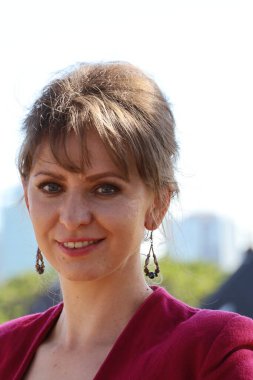 Parktaki Güzel Rus Modelinin Fotoğrafı