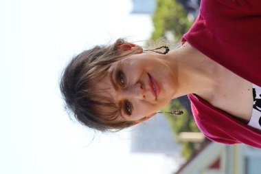 Parktaki Güzel Rus Modelinin Fotoğrafı