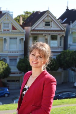 Parktaki Güzel Rus Modelinin Fotoğrafı