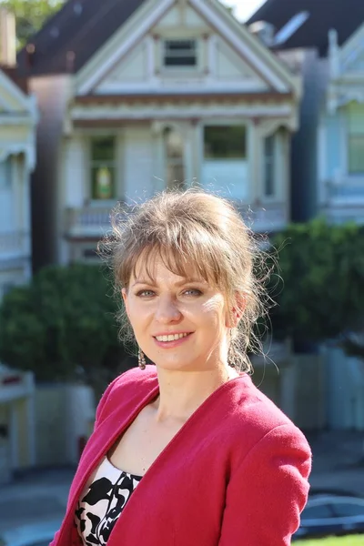 Parktaki Güzel Rus Modelinin Fotoğrafı