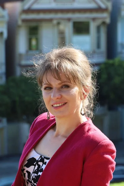 Parktaki Güzel Rus Modelinin Fotoğrafı