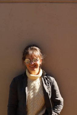 Parktaki Güzel Rus Modelinin Fotoğrafı