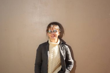 Parktaki Güzel Rus Modelinin Fotoğrafı