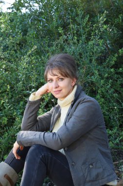 Parktaki Güzel Rus Modelinin Fotoğrafı