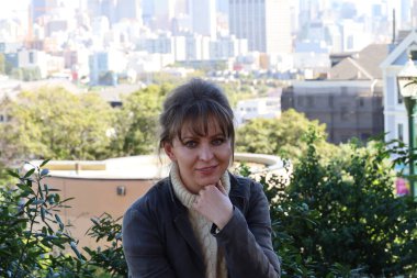 Parktaki Güzel Rus Modelinin Fotoğrafı