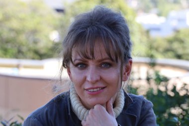 Parktaki Güzel Rus Modelinin Fotoğrafı