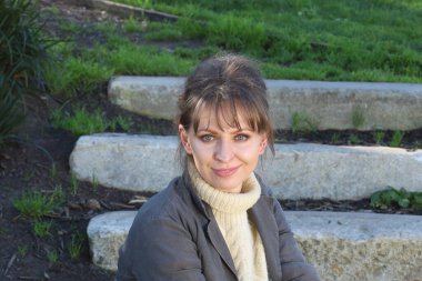 Parktaki Güzel Rus Modelinin Fotoğrafı